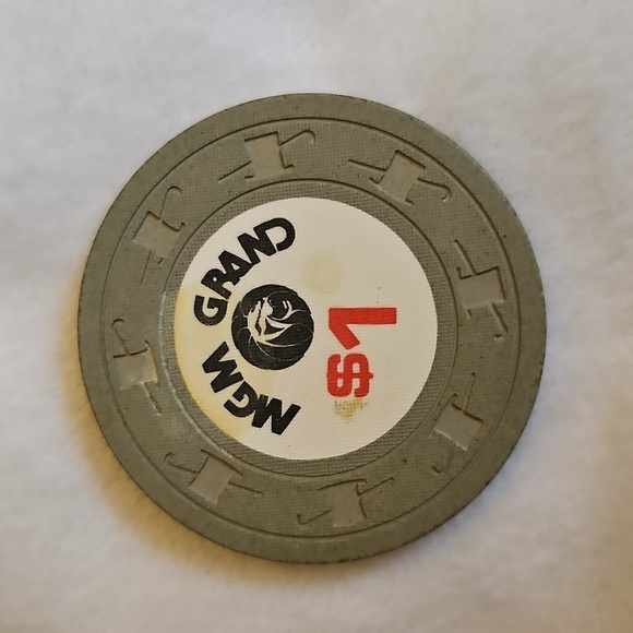 Vintage MGM Grand Las Vegas Casino Chip - Picture 3 of 3